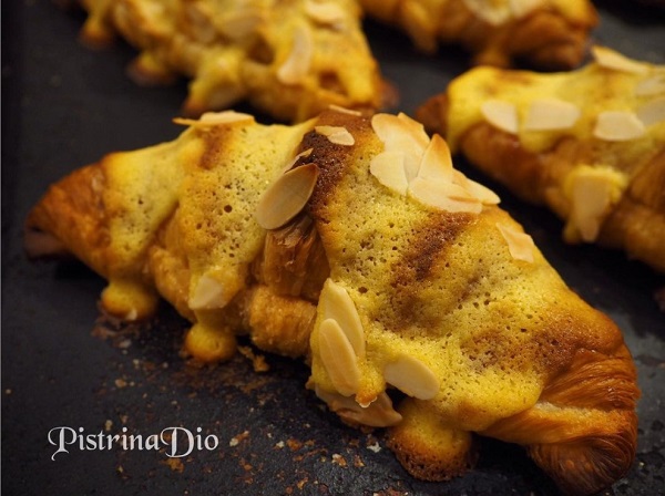 クロワッサンザマンド