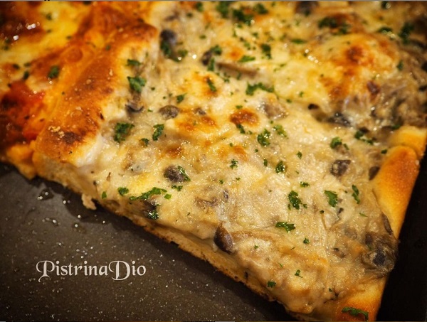 キノコとチーズのフォカッチャ