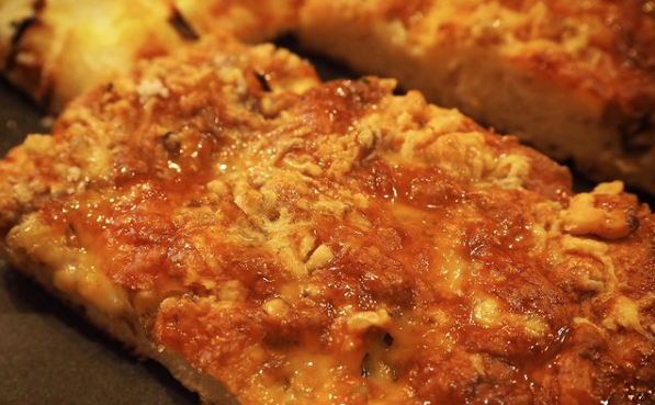 3種チーズとクルミのフォカッチャ